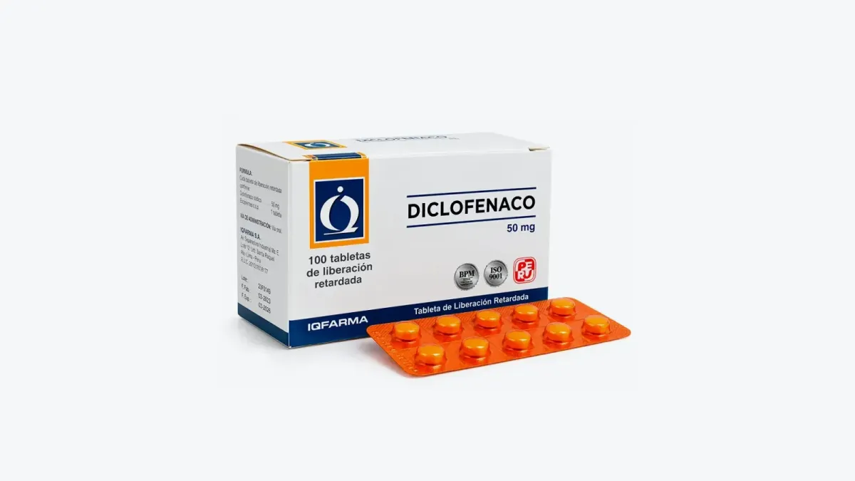 Caja blanca, azul y naranja de diclofenaco 50 mg IQFarma con 100 tabletas y un blíster naranja al frente